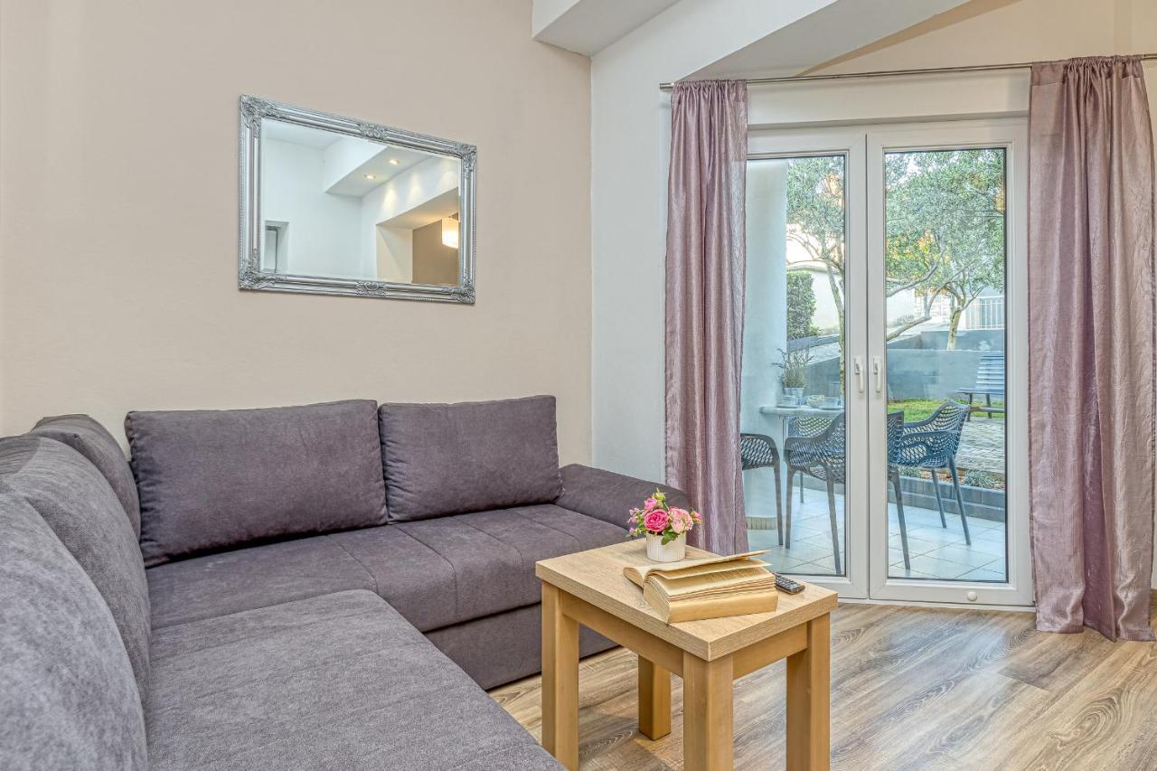 Island Resort Mihaela - Happy Rentals Трогір Екстер'єр фото