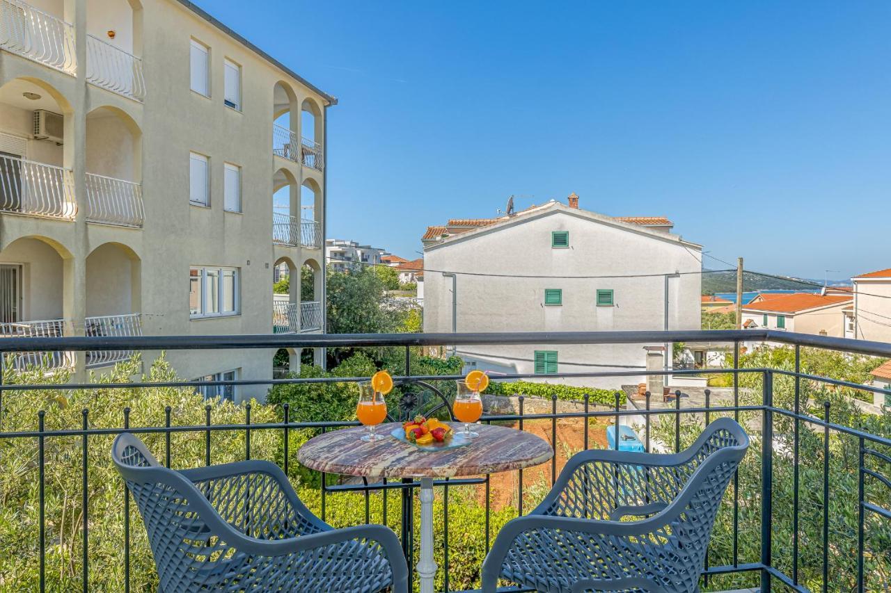 Island Resort Mihaela - Happy Rentals Трогір Екстер'єр фото