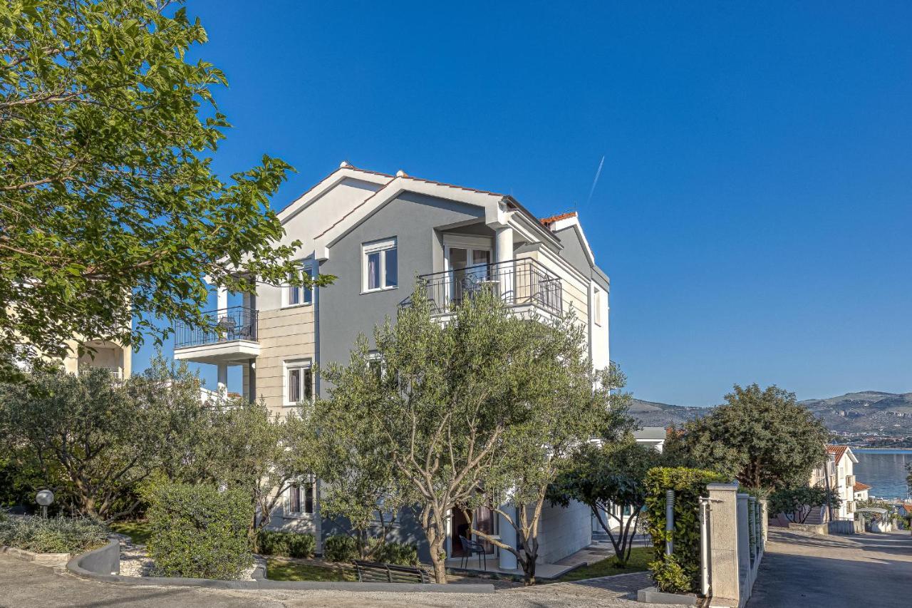 Island Resort Mihaela - Happy Rentals Трогір Екстер'єр фото