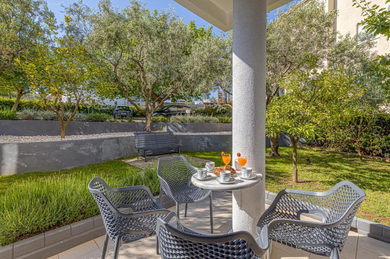 Island Resort Mihaela - Happy Rentals Трогір Екстер'єр фото