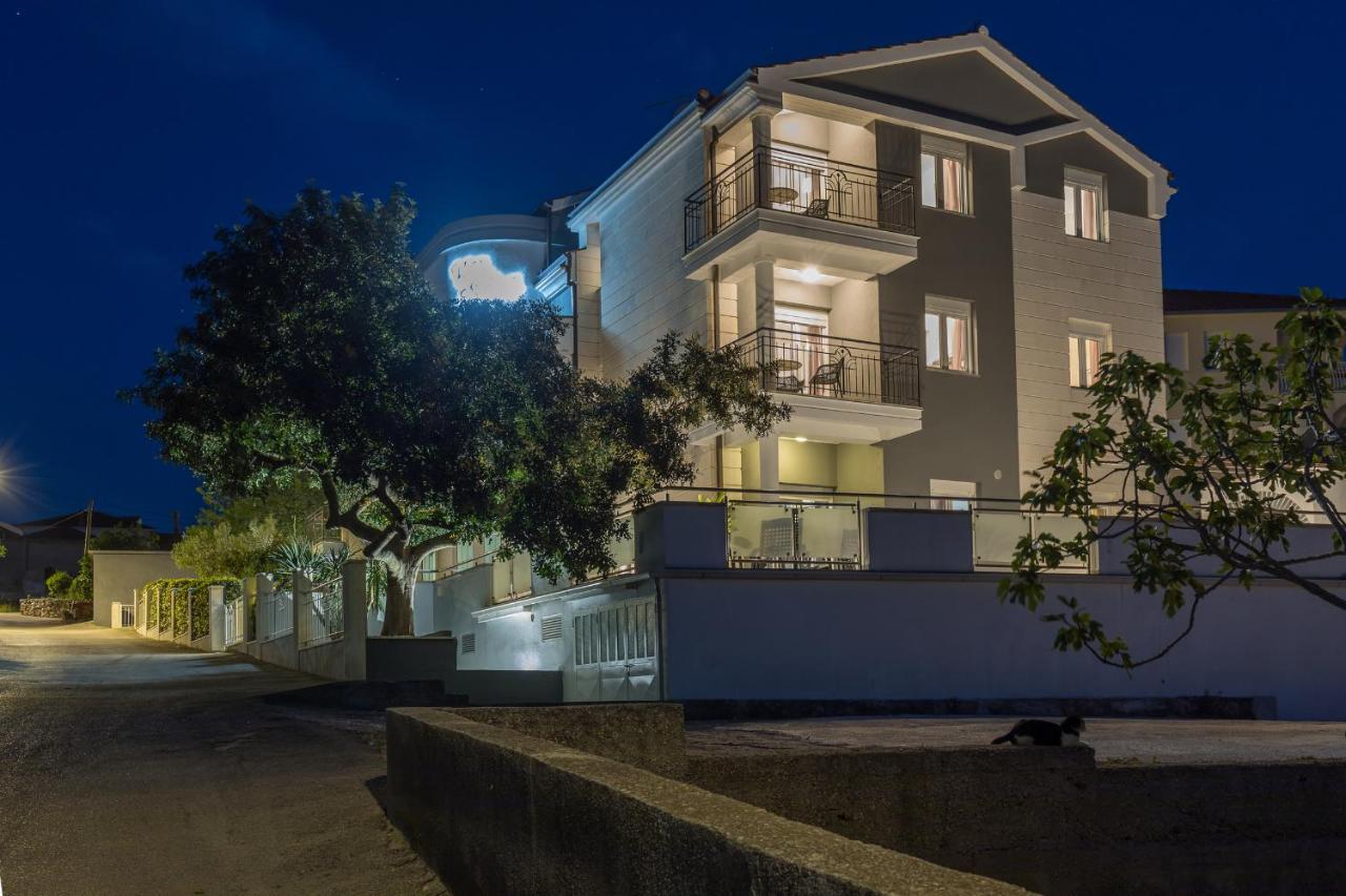 Island Resort Mihaela - Happy Rentals Трогір Екстер'єр фото