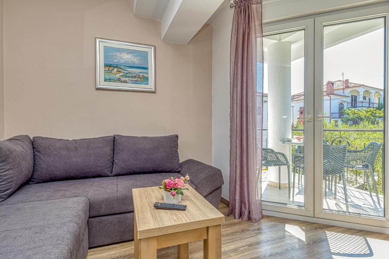 Island Resort Mihaela - Happy Rentals Трогір Екстер'єр фото