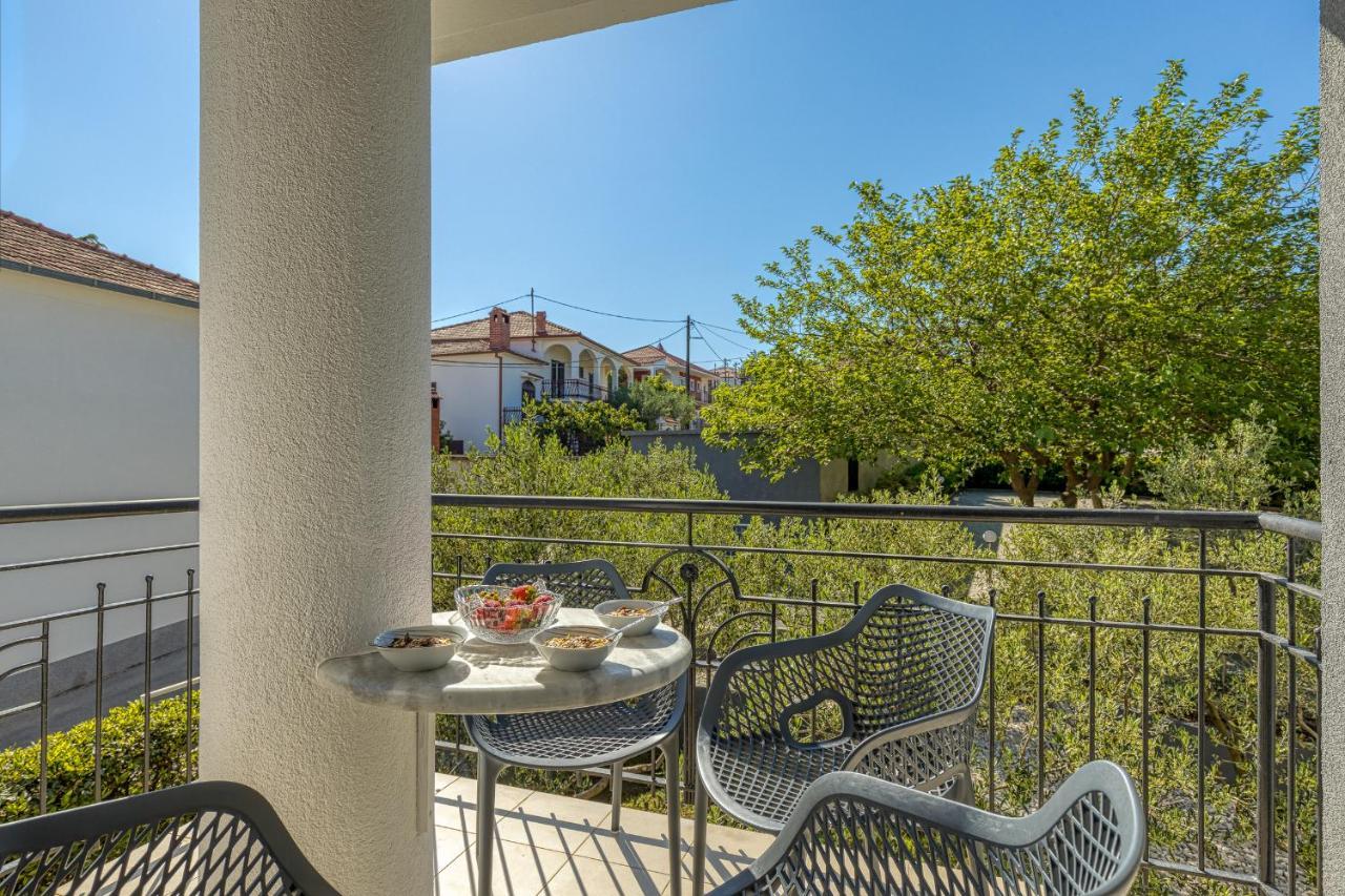 Island Resort Mihaela - Happy Rentals Трогір Екстер'єр фото