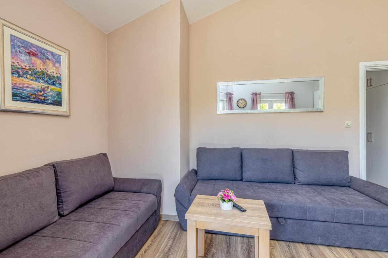 Island Resort Mihaela - Happy Rentals Трогір Екстер'єр фото