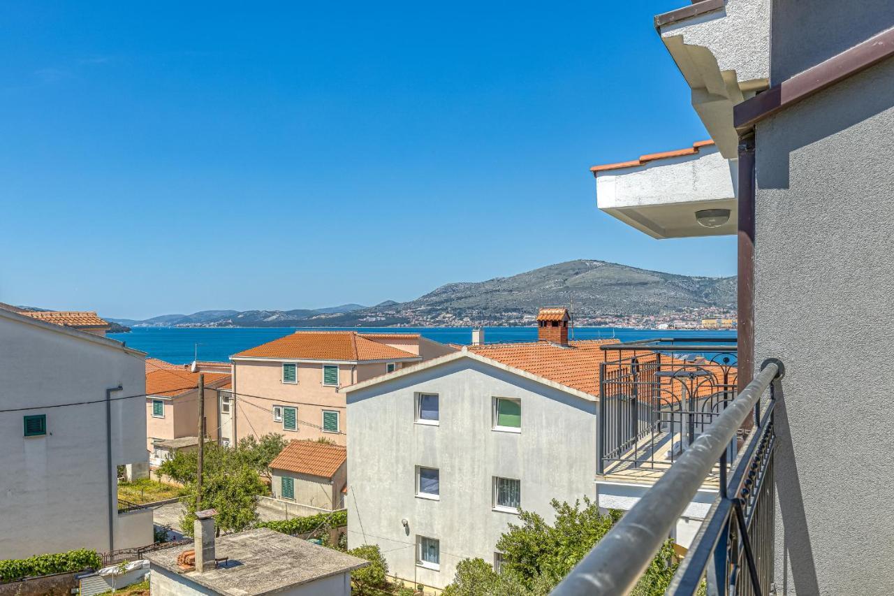 Island Resort Mihaela - Happy Rentals Трогір Екстер'єр фото