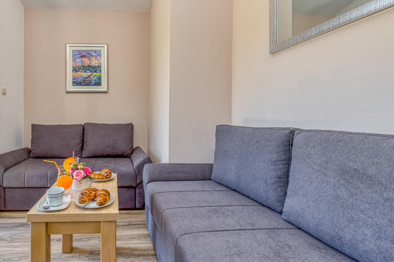 Island Resort Mihaela - Happy Rentals Трогір Екстер'єр фото