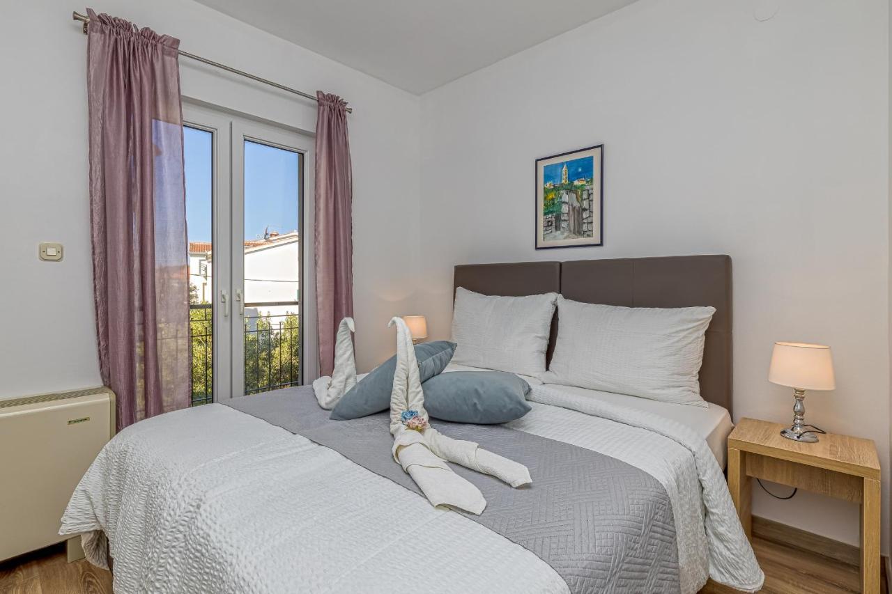 Island Resort Mihaela - Happy Rentals Трогір Екстер'єр фото