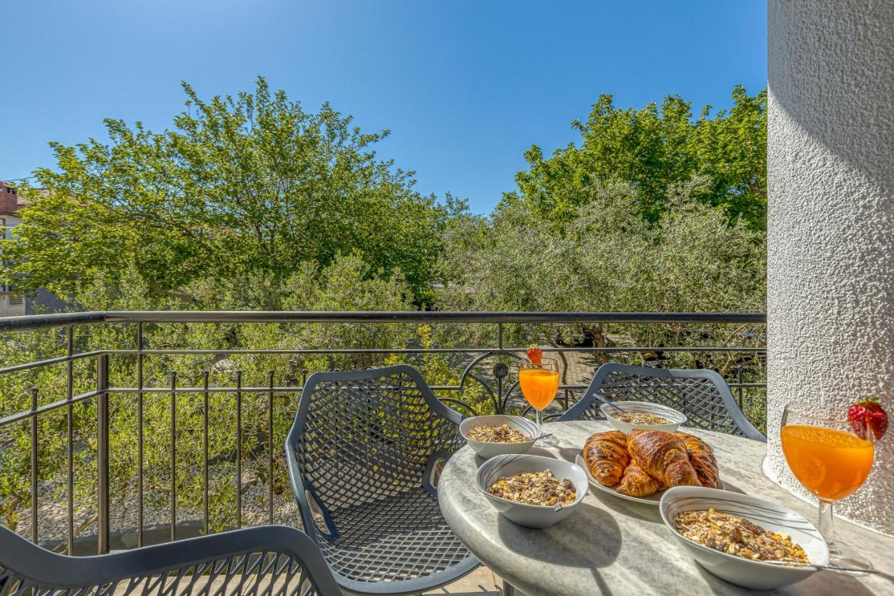 Island Resort Mihaela - Happy Rentals Трогір Екстер'єр фото