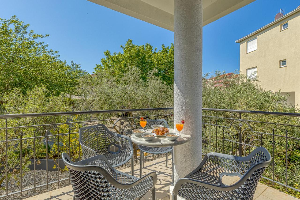 Island Resort Mihaela - Happy Rentals Трогір Екстер'єр фото