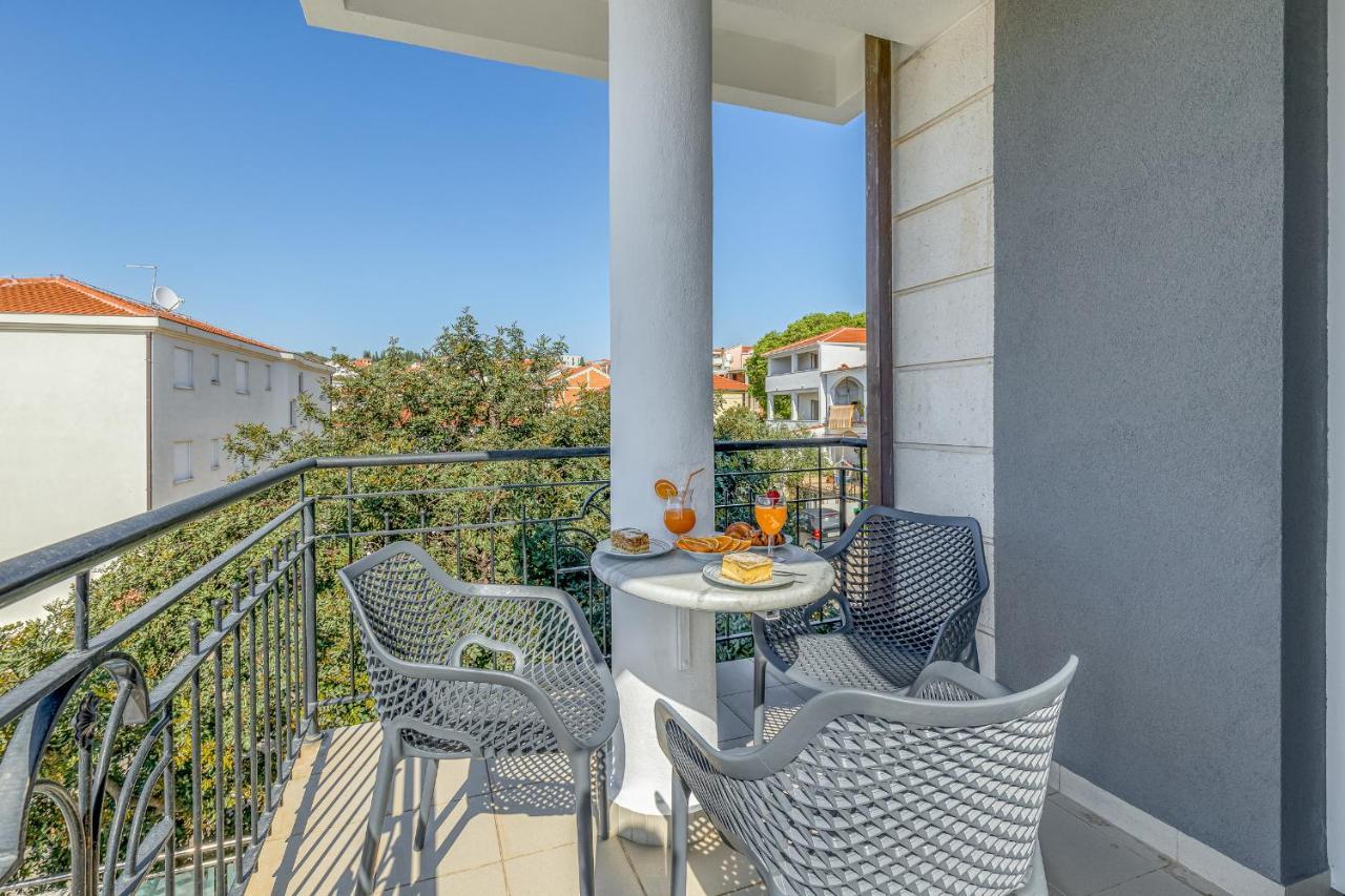 Island Resort Mihaela - Happy Rentals Трогір Екстер'єр фото