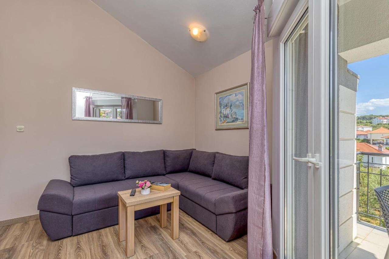 Island Resort Mihaela - Happy Rentals Трогір Екстер'єр фото