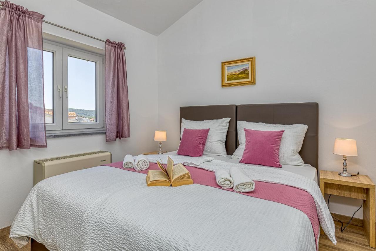 Island Resort Mihaela - Happy Rentals Трогір Екстер'єр фото