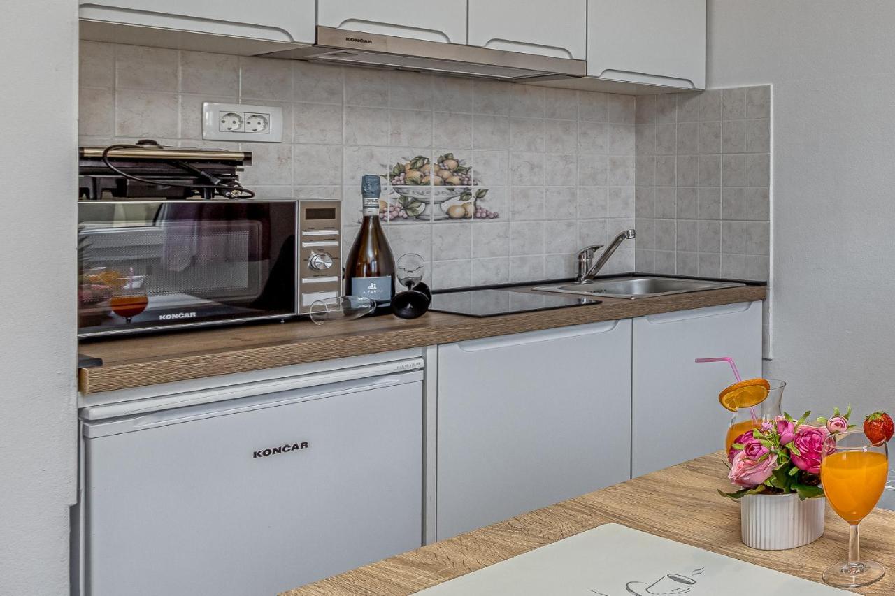 Island Resort Mihaela - Happy Rentals Трогір Екстер'єр фото