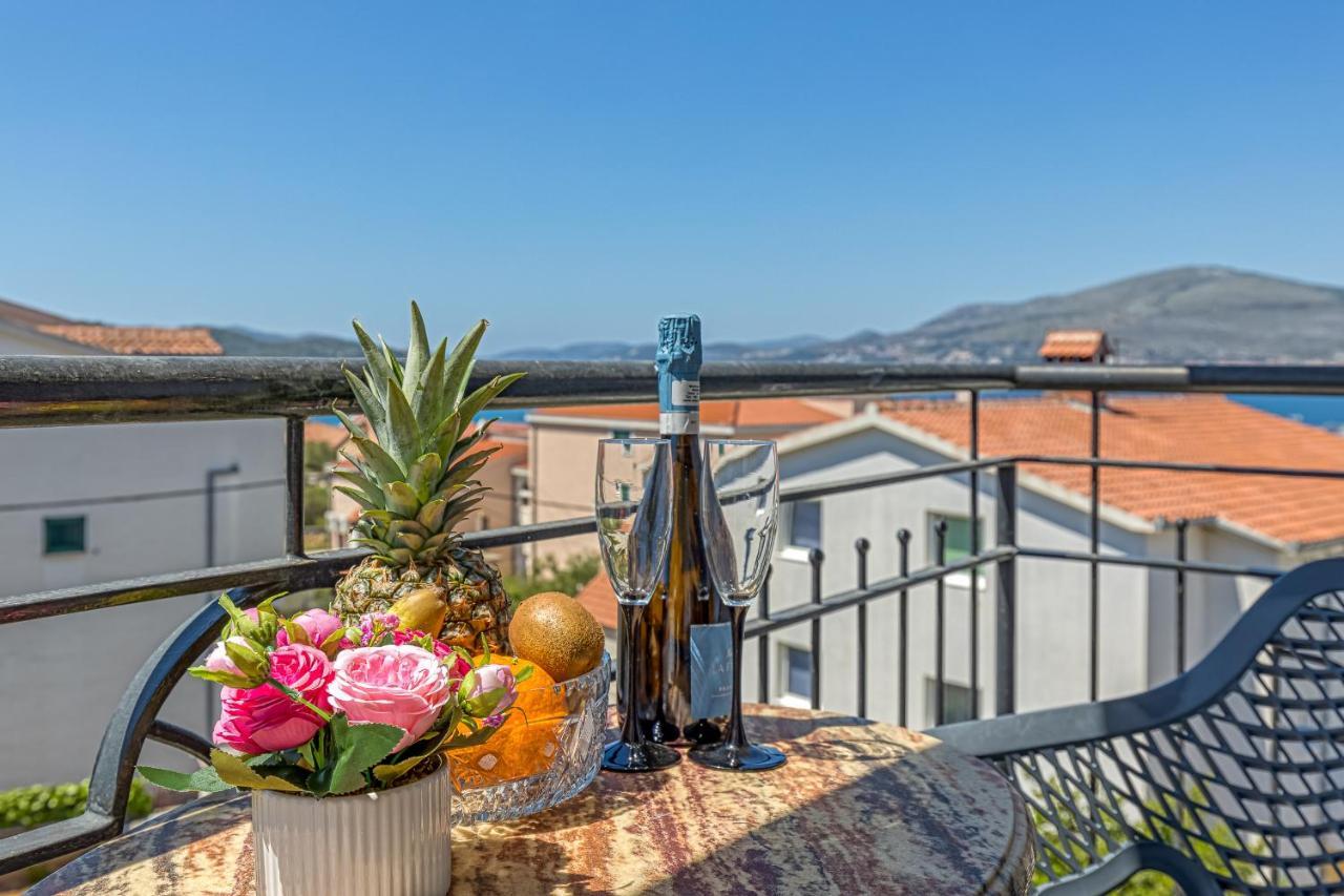 Island Resort Mihaela - Happy Rentals Трогір Екстер'єр фото