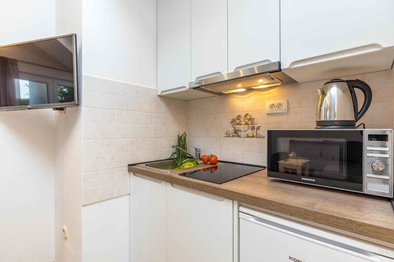 Island Resort Mihaela - Happy Rentals Трогір Екстер'єр фото